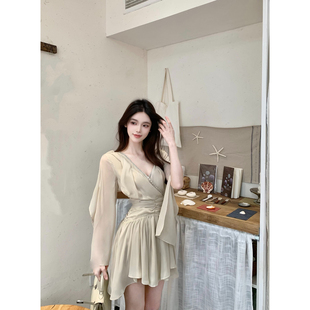 收腰显瘦高级小性感深V领淡绿连衣裙 青蛇烟雨 Hotdog 热狗很辣