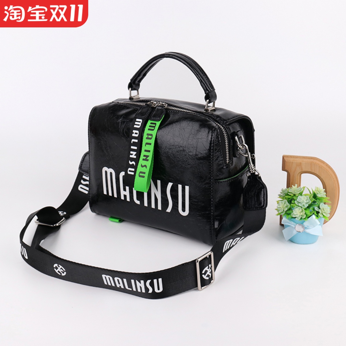 Din 新款欧美时尚牛皮方形单肩女包纯色字母宽肩带斜挎手提包真皮