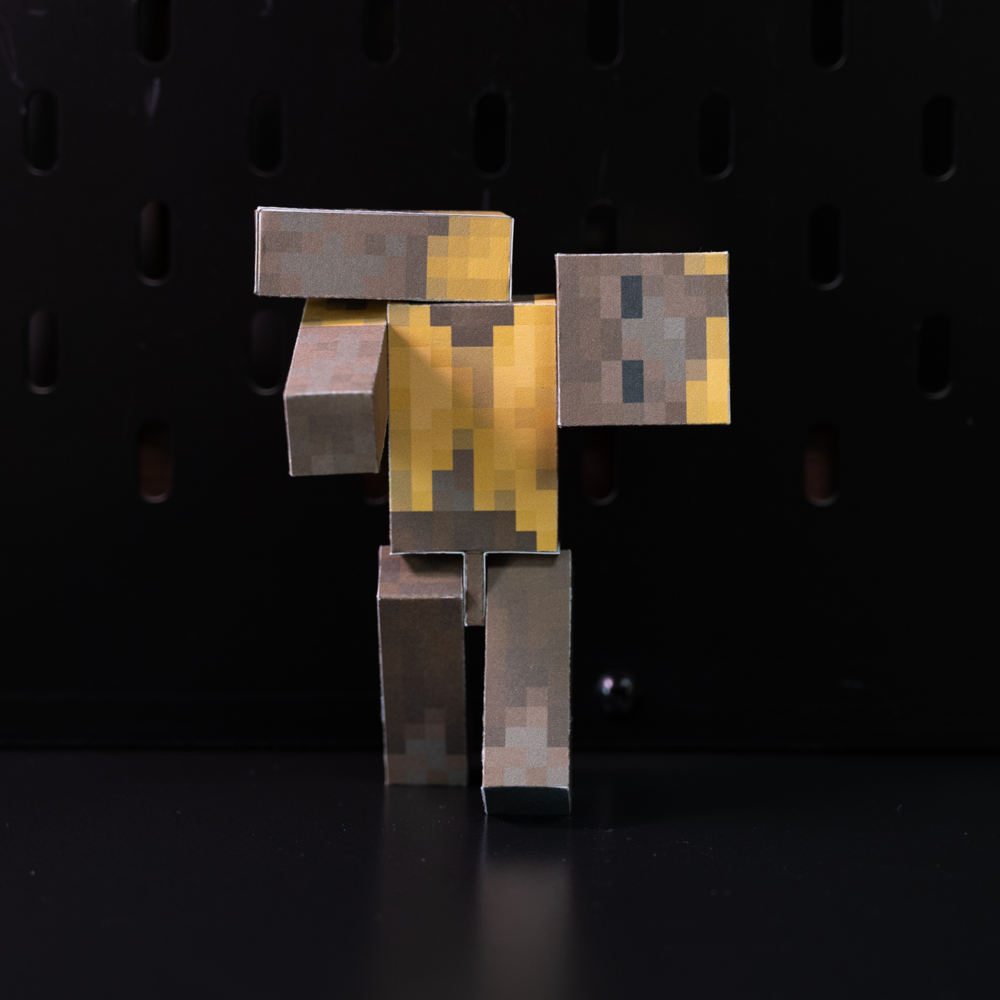 磁力可动尸壳自制纸模型