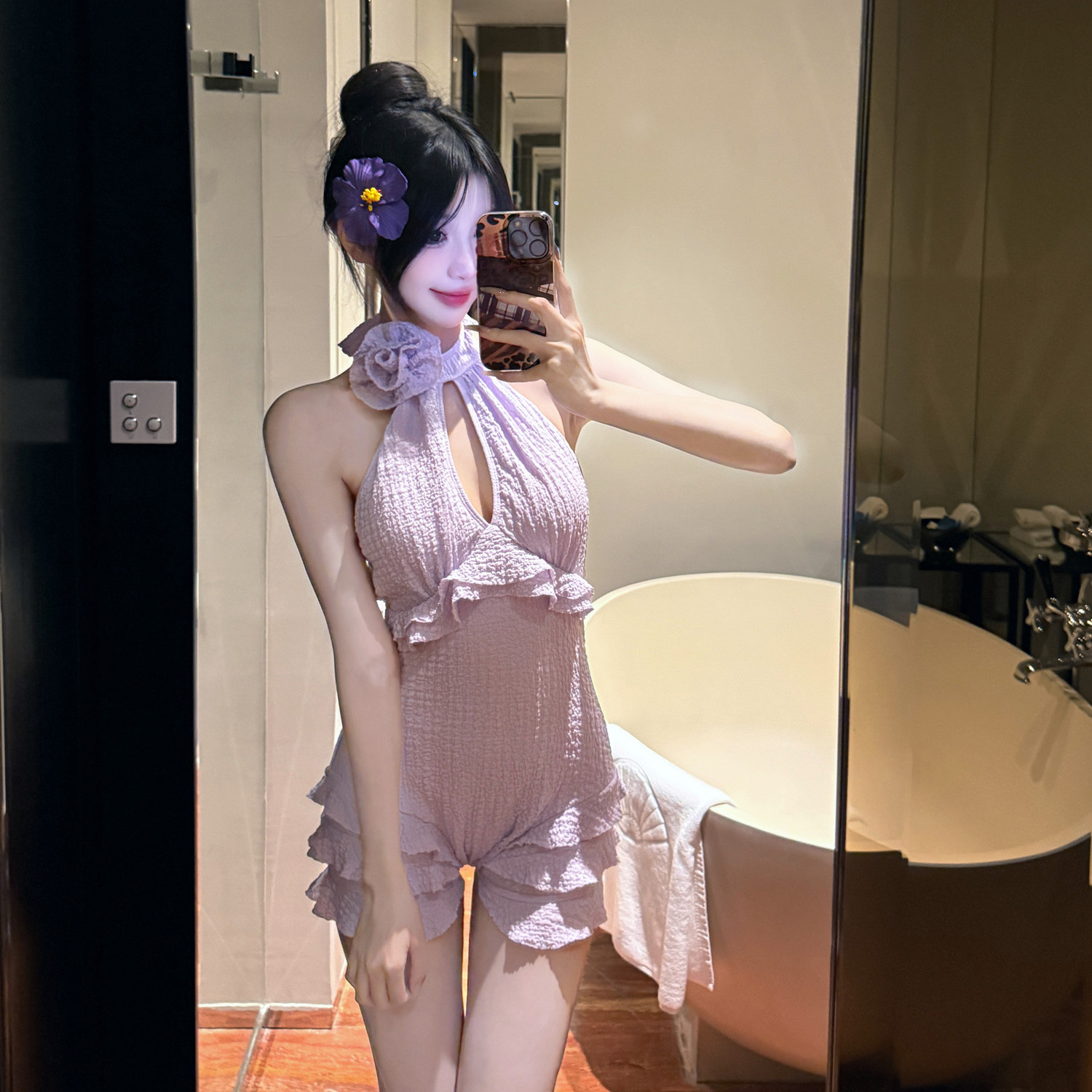 绝美高级感仙女范纯欲小胸显白遮肉性感度假风挂脖连体泳衣女温泉