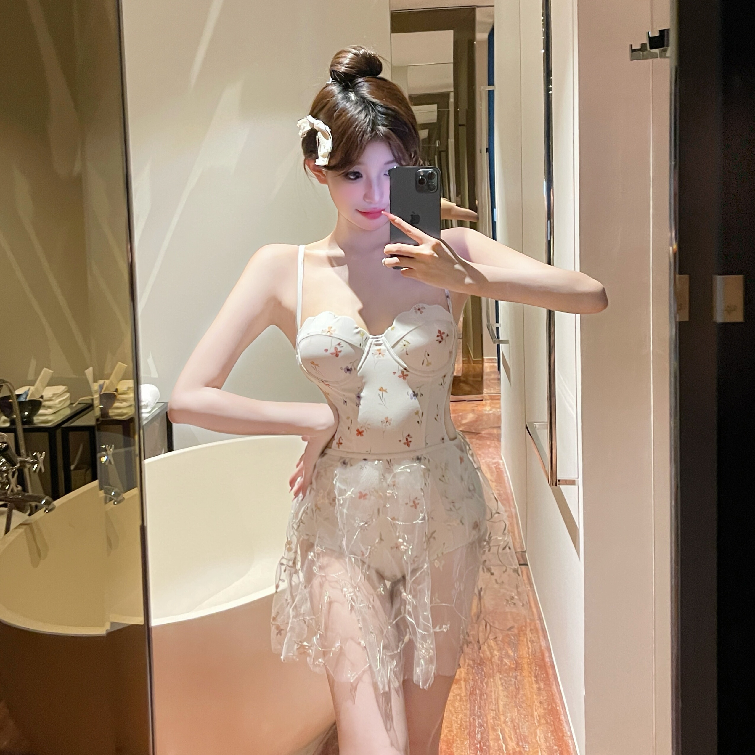 连体泳衣女高级感刺绣印花