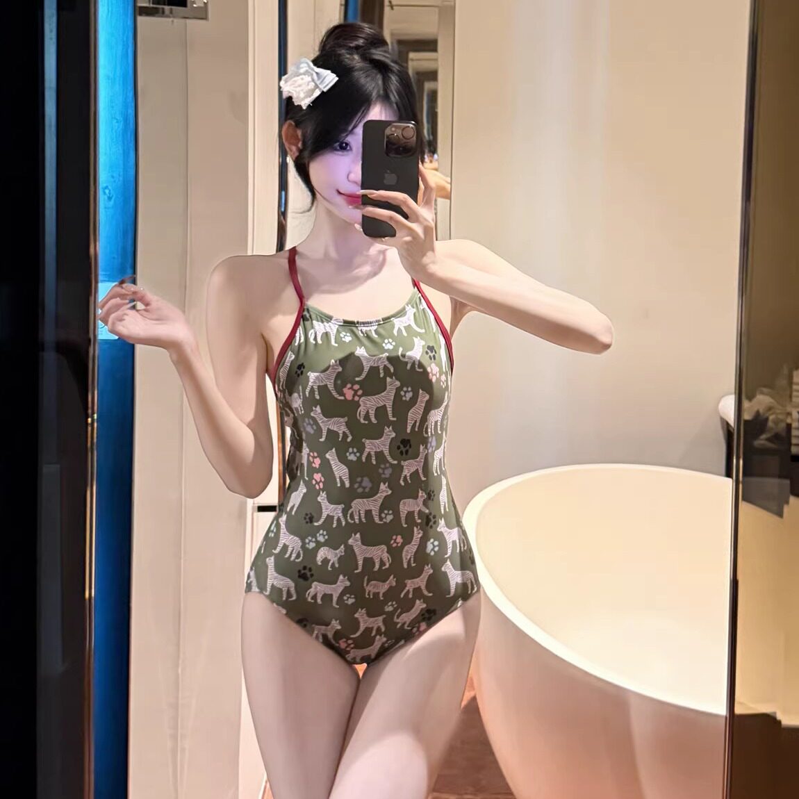 2025新款高级感性感印花连体泳衣女卡通显瘦游泳馆专用竞技游泳衣