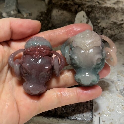 来料加工紫绿玛瑙牛手把件