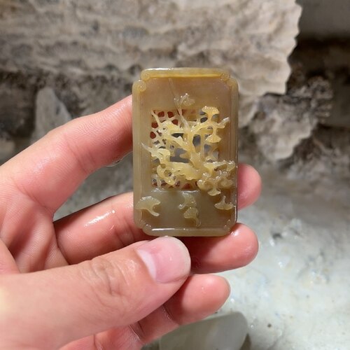 来料加工和田玉山料糖料银杏树镂空花牌