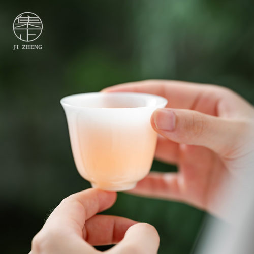 中国白温润透璞玉瓷品茗杯