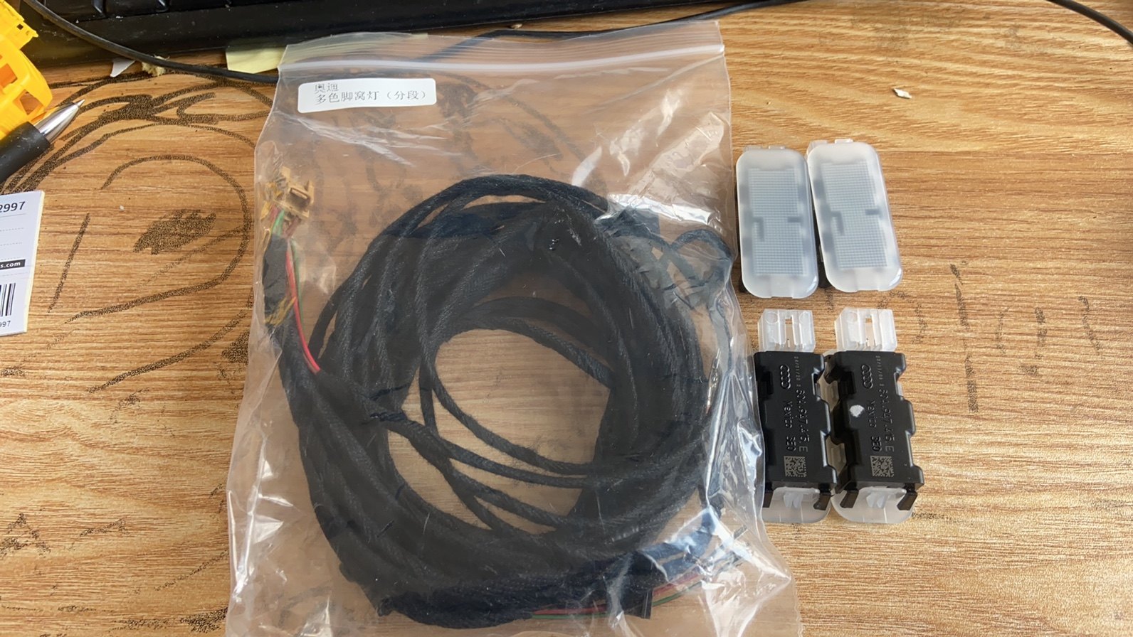 新款奥迪A6LC8A7L多色脚窝灯多色氛围灯32色氛围灯