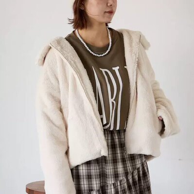 86，e h _k a 米色毛毛外套