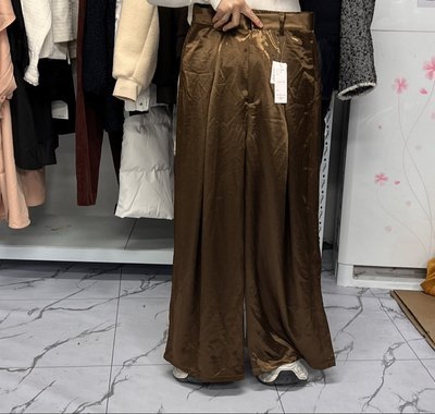 89，咖色缎面阔腿裤，102长，腰围64-80腰围，