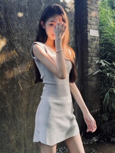 Two Wishes法式灰色针织小飞袖连衣裙女修身显瘦气质名媛短裙子