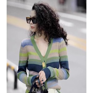Two Wishes法式绿色条纹V领针织开衫春秋女打底毛衣薄款外套上衣
