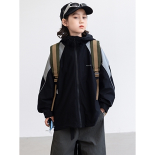 男童冲锋衣外套春秋款2026新款中大儿童秋装上衣酷帅炸街秋季风衣