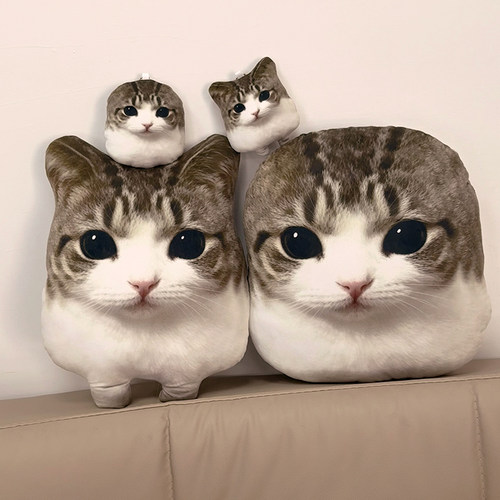 一只被生活磨平棱角猫咪公仔