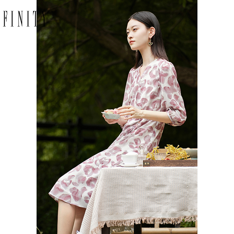 菲妮迪品牌连衣裙2024年秋季简约印花时尚设计感八分袖裙子女