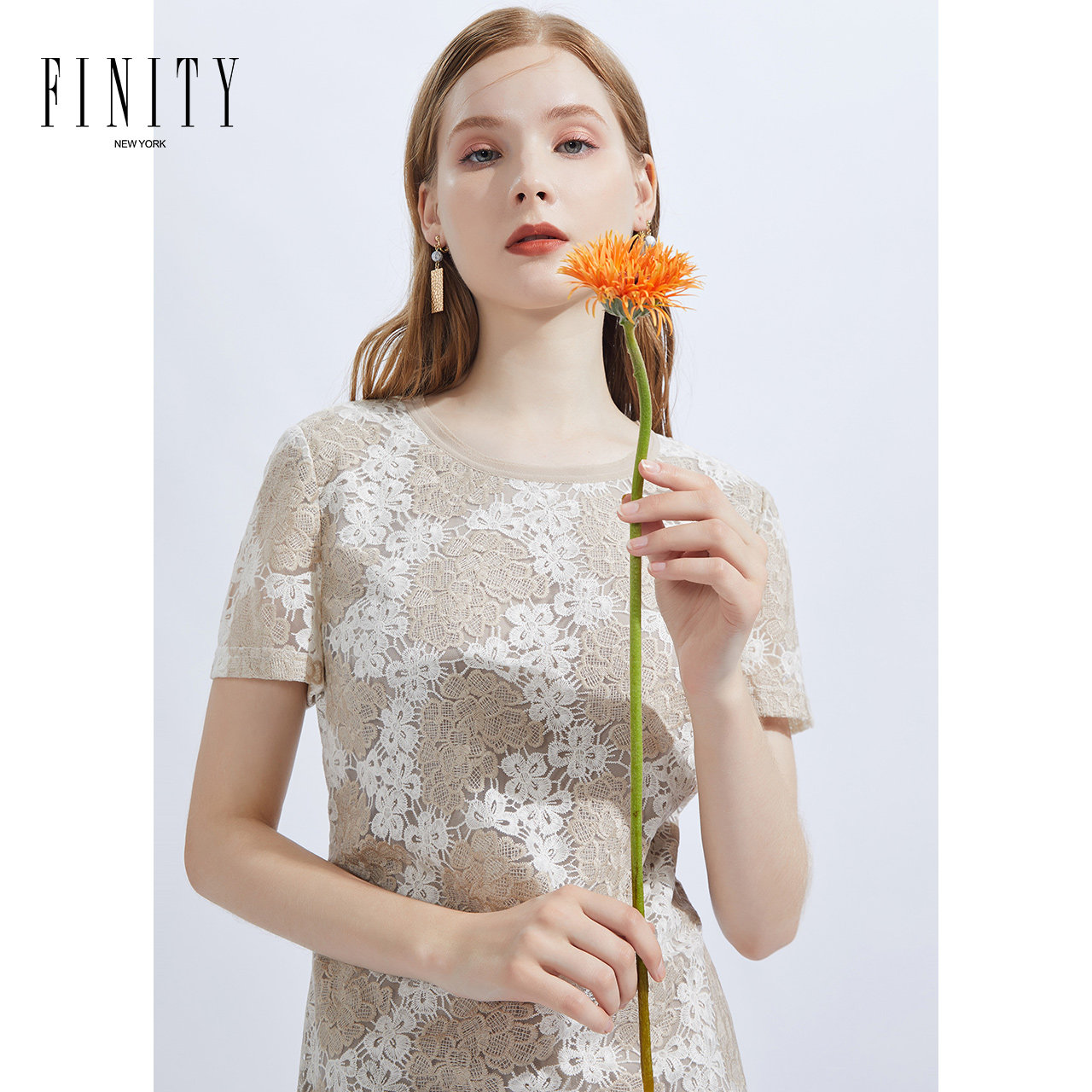 FINITY夏装新款宽松腰勾花镂空绣花气质名媛风蕾丝连衣裙属于什么档次？