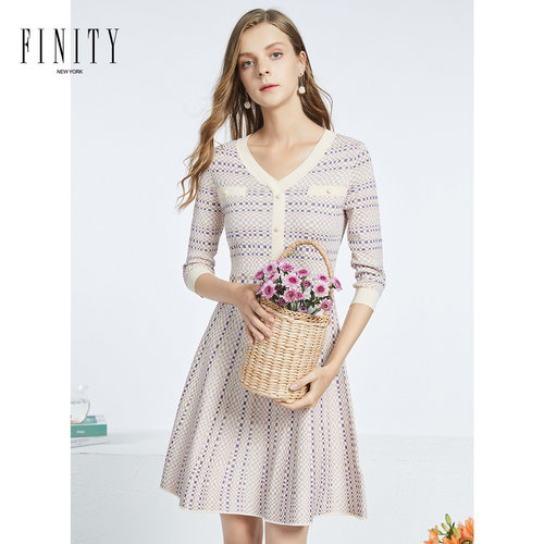 FINITY2021春款女装针织连衣裙女新款时尚单排扣修身v领打底裙子