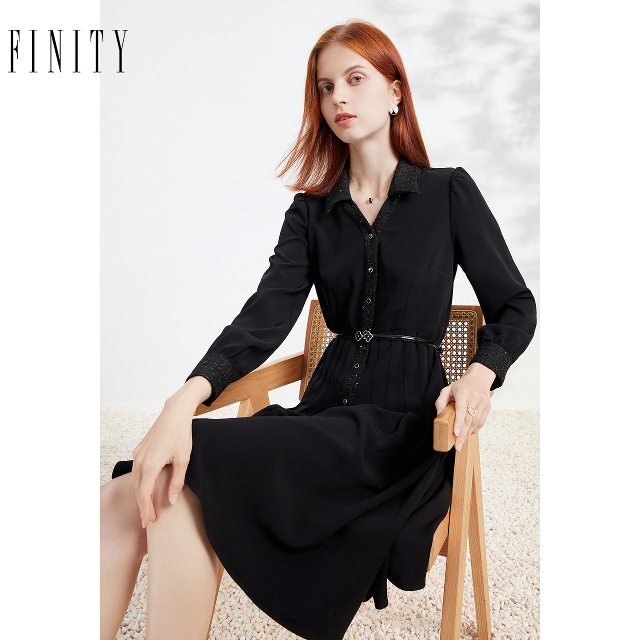 菲妮迪连衣裙2024秋季衬衫领简约气质显瘦系带A字小黑裙子女