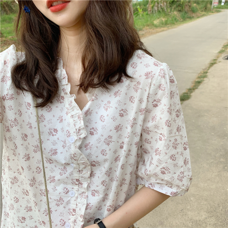 Real shot real price ~ Korean version loose wood ear edge floral minority art shirt~