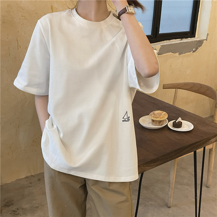 Real price ~ Korean embroidery round neck T-shirt~