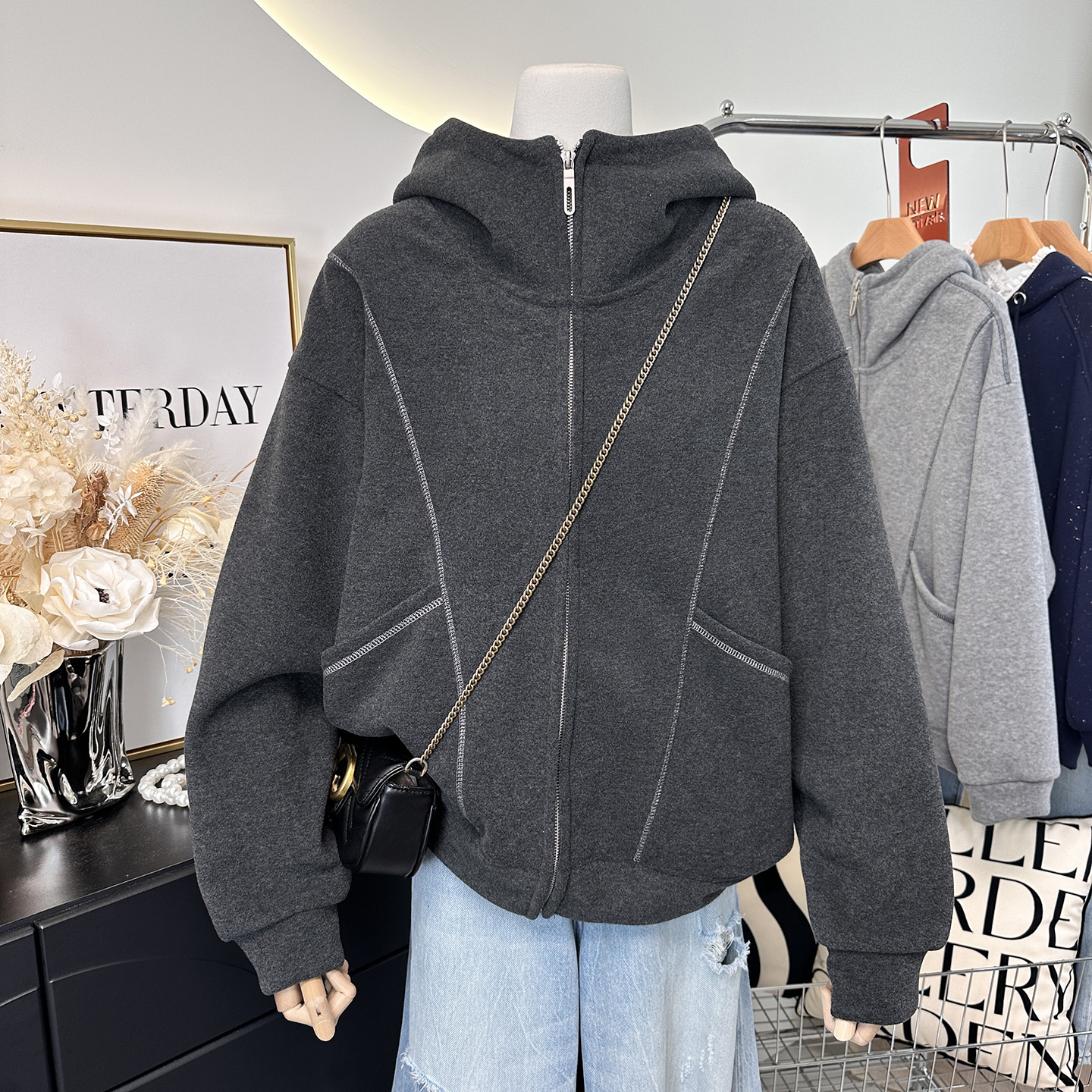 冬季2025新款韩系纯色净版时尚宽松显瘦连帽加绒拉链外套女高级感
