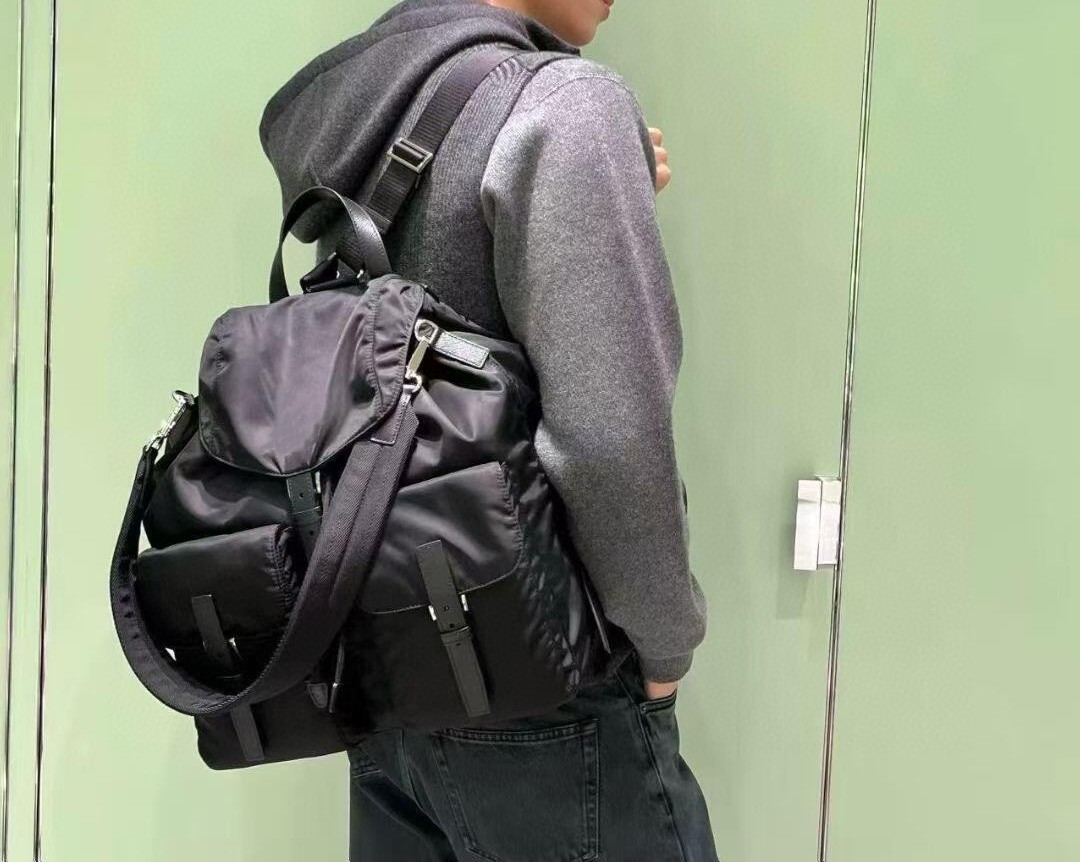 新款尼龙双肩包进口降落伞防水布背包大容量户外旅行包黑色单肩包