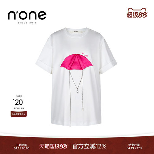 none经典圆领小熊链条吊坠T恤