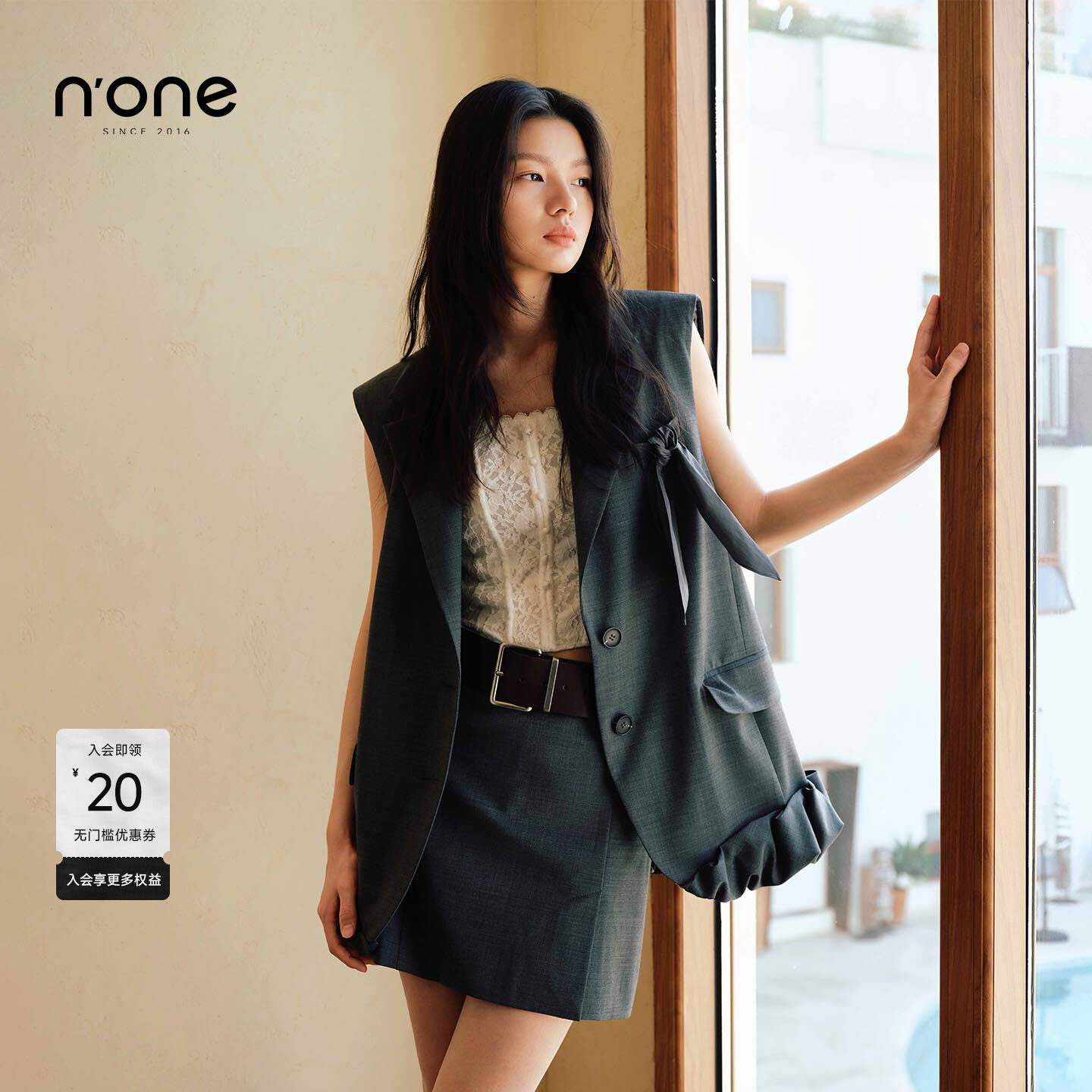 none 无袖西装马甲女2026夏季新款荷叶边下摆蝴蝶结装饰通勤上衣