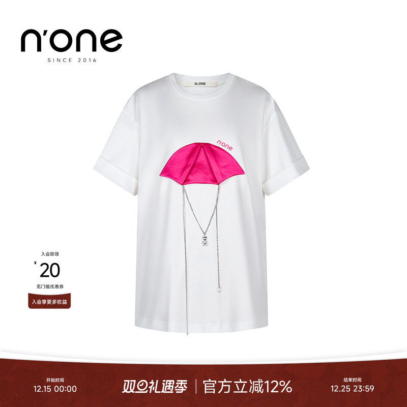 none经典圆领小熊链条吊坠T恤