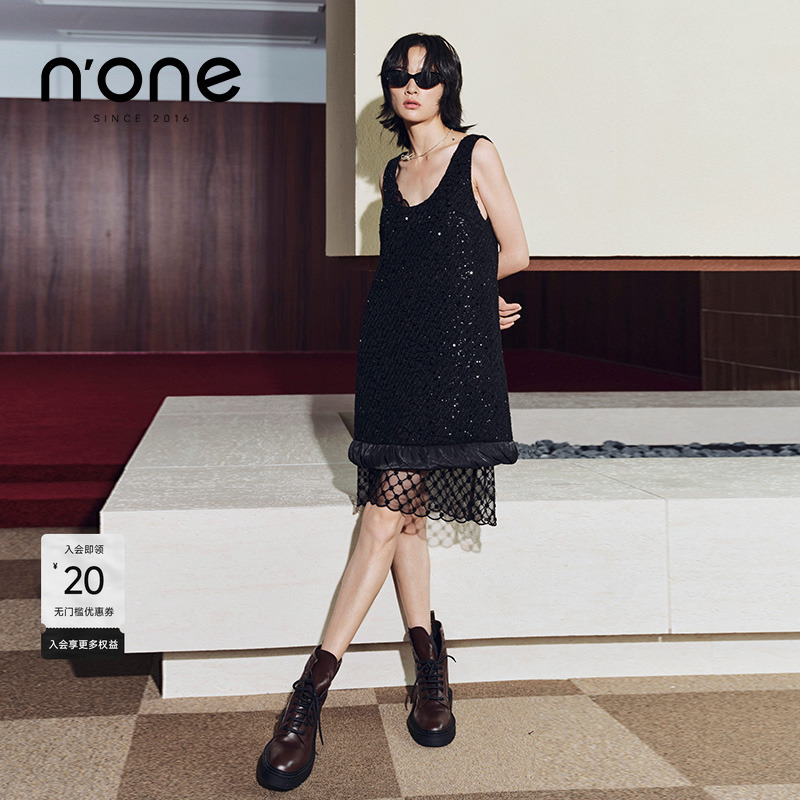 none珠片花朵U型领连衣裙