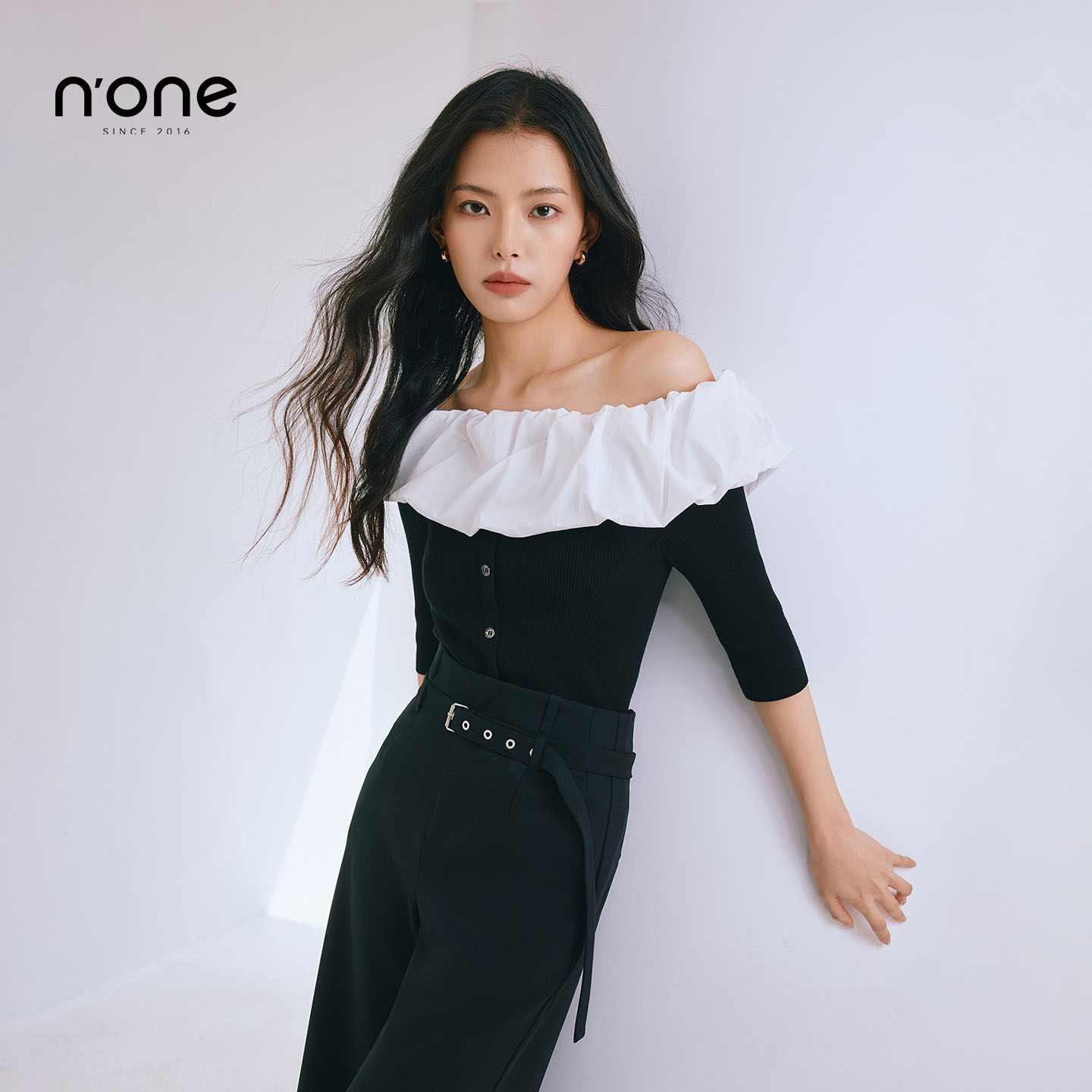 none气质一字领褶皱花边褶皱上衣图片