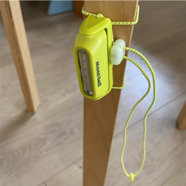 现货日本montbell头灯户外露营徒步多功能灯小巧便携防水遛狗挂脖