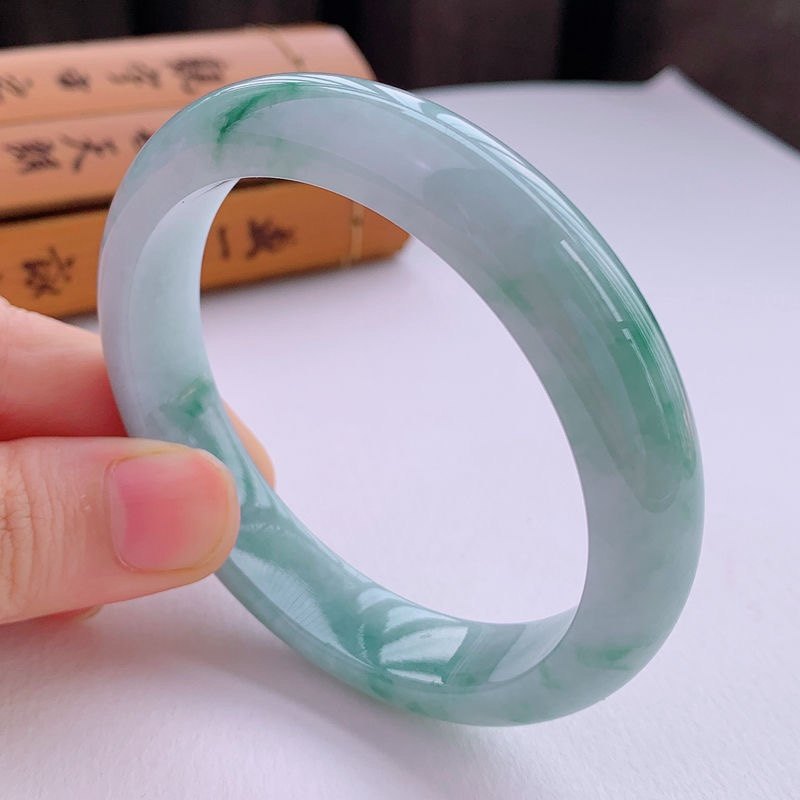 周玉镯缅甸翡翠手镯浅绿油青玉手镯少女款正圈冰种飘花玉镯送礼物