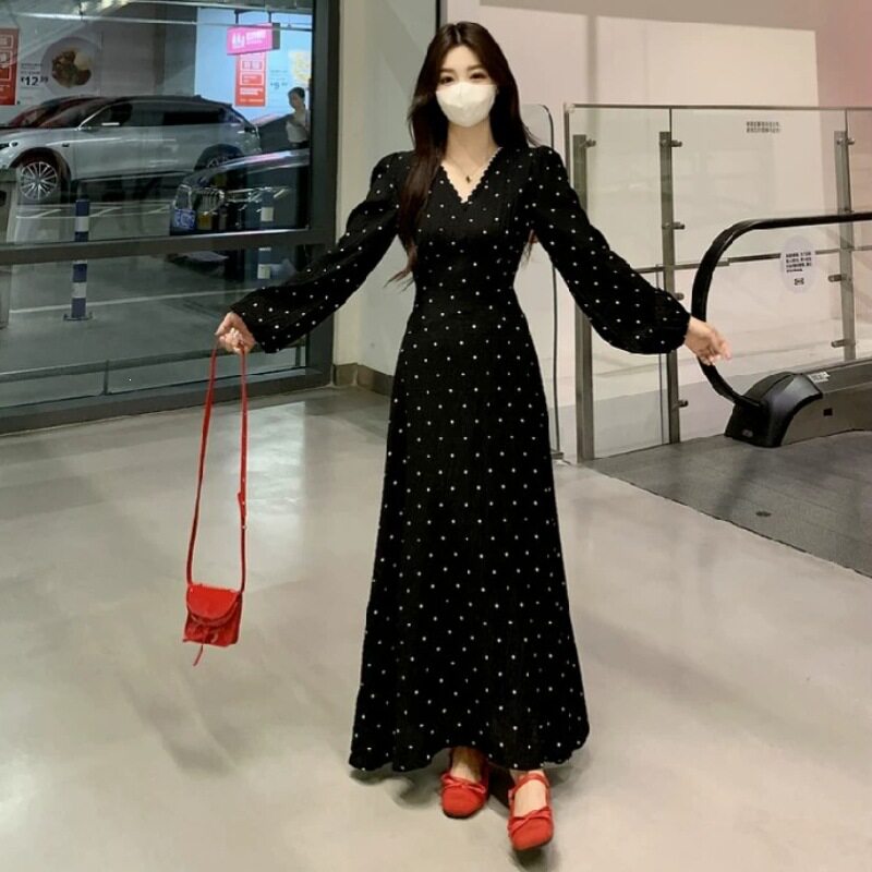 女士2026秋冬新款法式黑色V领波点长袖连衣裙气质收腰显瘦长裙女