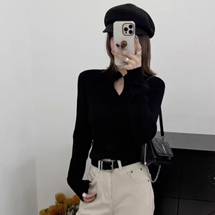 欧洲站2025秋冬新款欧货女纯色长袖圆领小心机漏洞修身针织羊毛衫