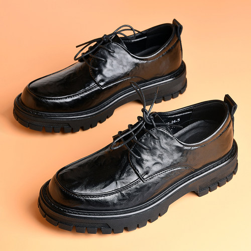 鞋子男2026新款大头宽脚男鞋潮鞋百搭休闲手抓纹方头皮鞋男高级感