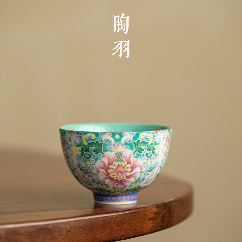 松石绿珐琅彩缠枝莲鸡心杯