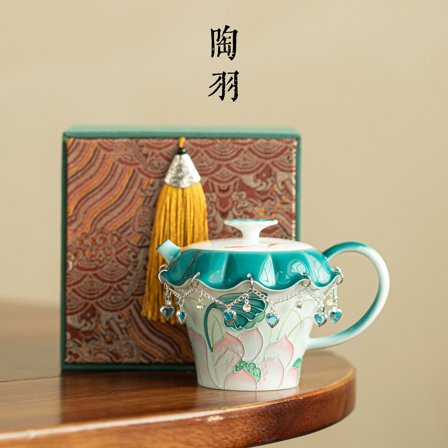 手绘渐变绿青漪映莲戏游鱼珠珮垂坠茶壶家用陶瓷泡茶壶高档礼盒装