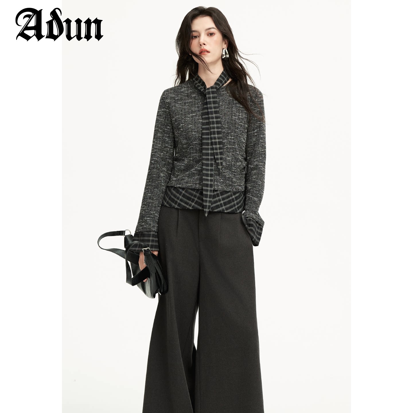 Abun【商场同款】2026冬季新品格纹围巾拼接修身气质针织上衣女