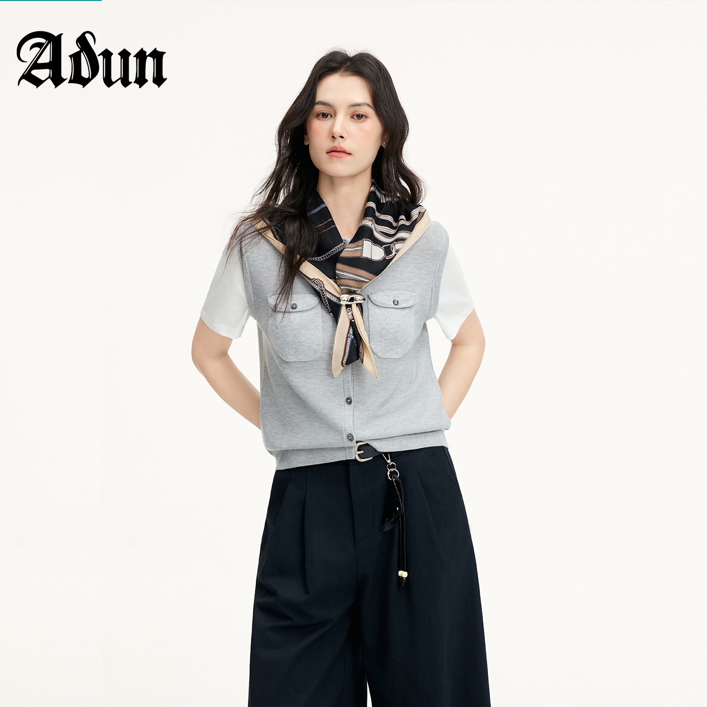 Abun【商场同款】2026年春季新品设计感马甲拼接短袖丝巾上衣