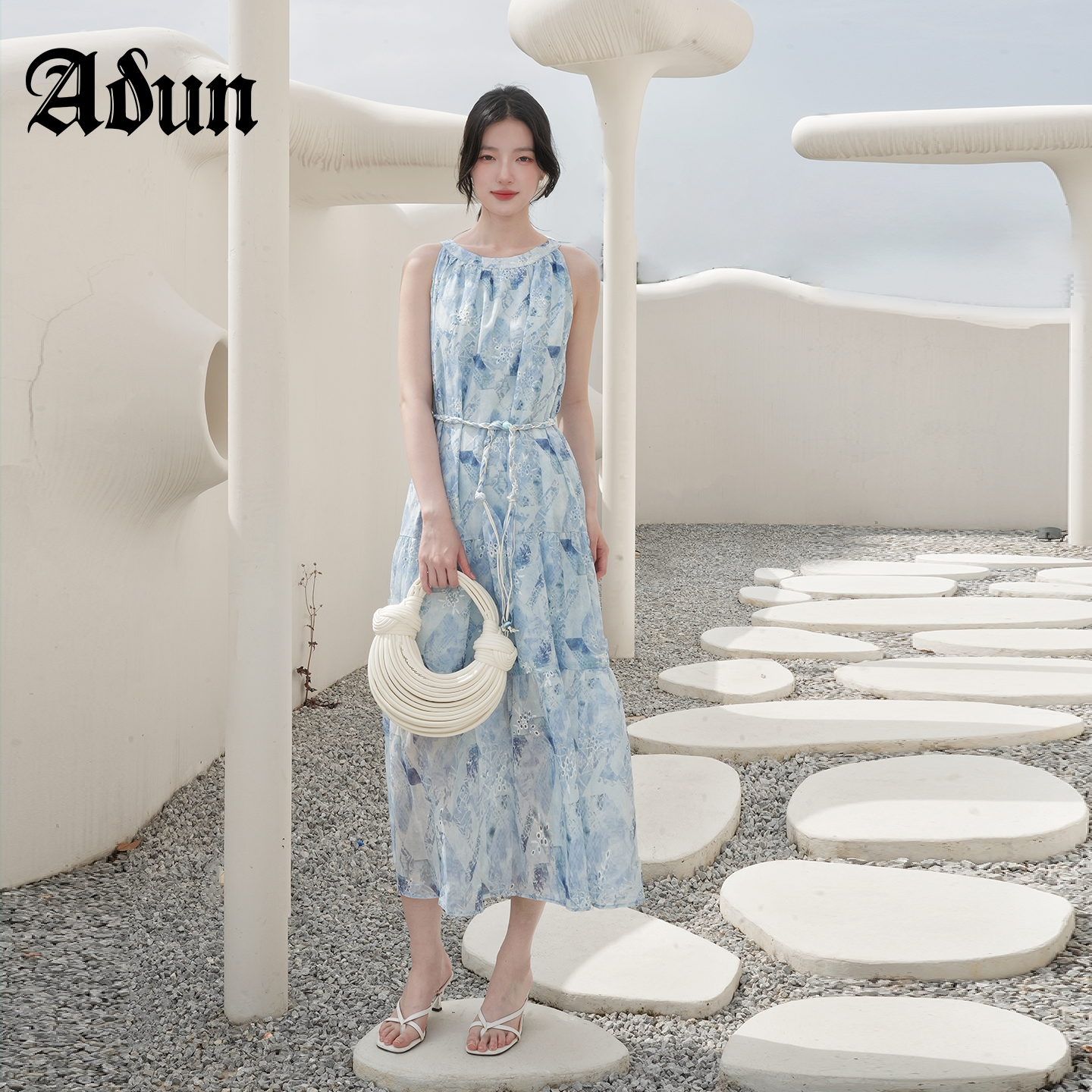Abun【商场同款】2026年夏季新品温柔风蓝白印花收腰显瘦连衣裙