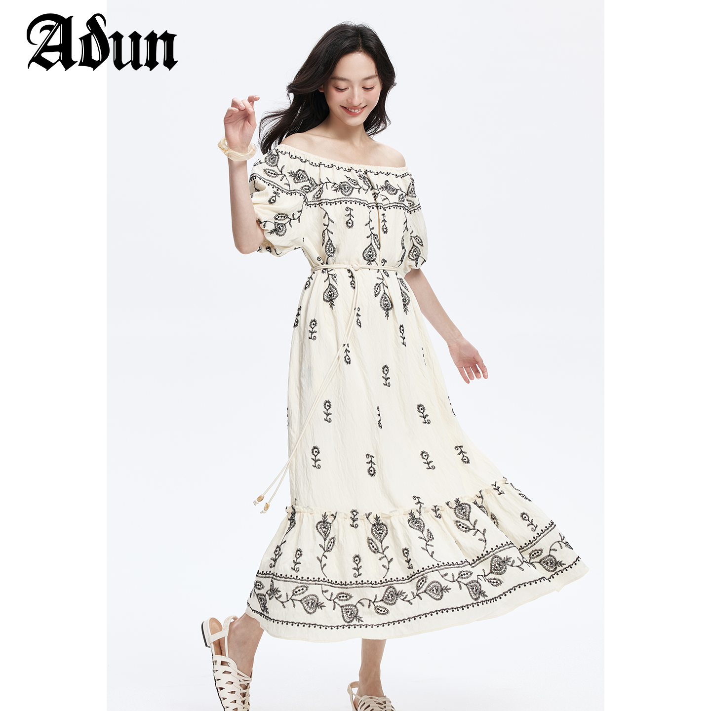 Abun【商场同款】夏季新品一字松紧领绣花长款连衣裙高腰裙