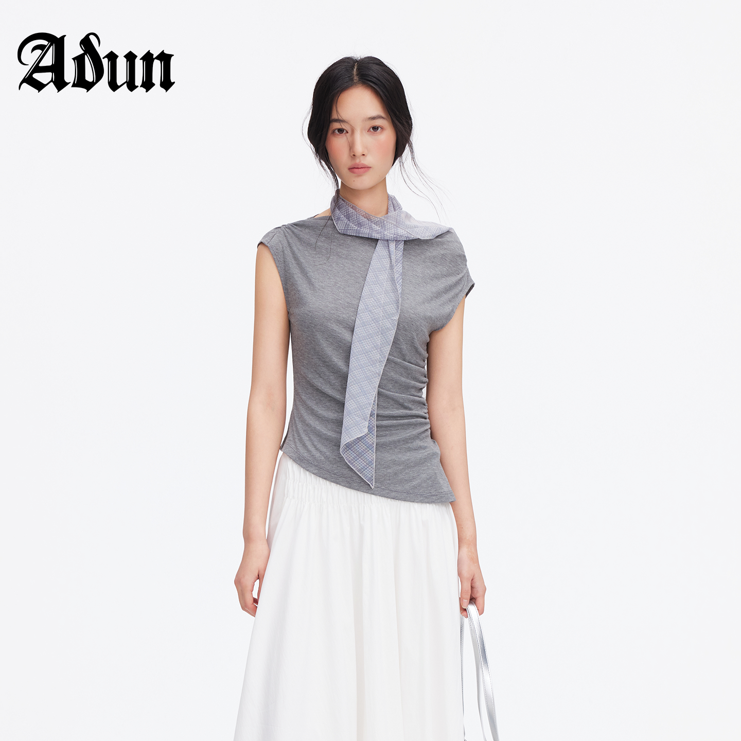 Abun【商场同款】2026年夏季新品气质格纹丝巾飘带修身包肩上衣
