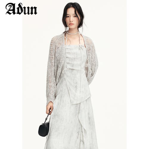Abun【商场同款】2026年春季新品小众设计感蝙蝠袖针织开衫女