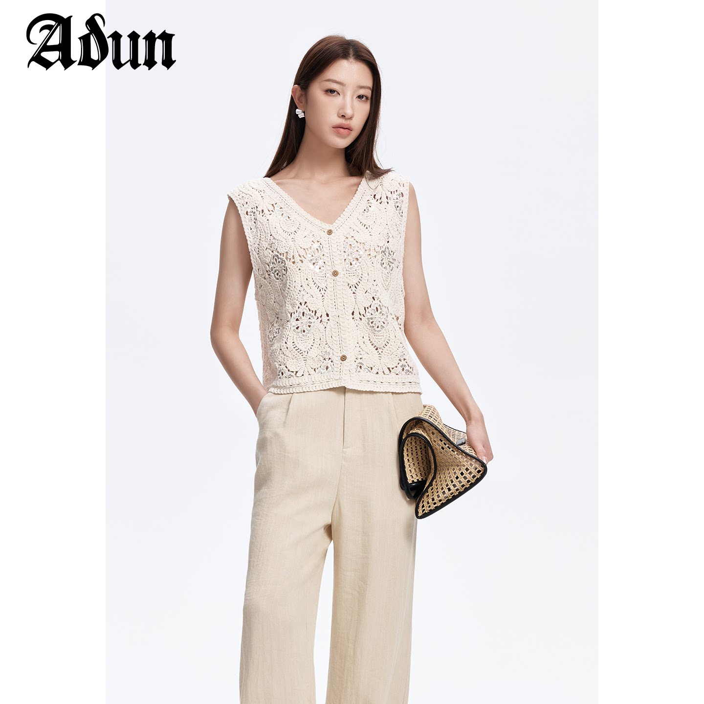 Abun【商场同款】夏季新品薄款女马甲外搭单排扣镂空针织女装图片