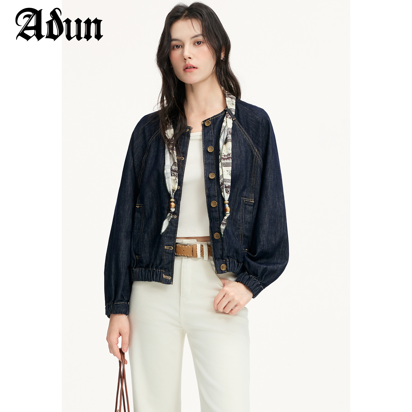 Abun【商场同款】2026年春季新品牛仔外套女丝巾领短款宽松上衣