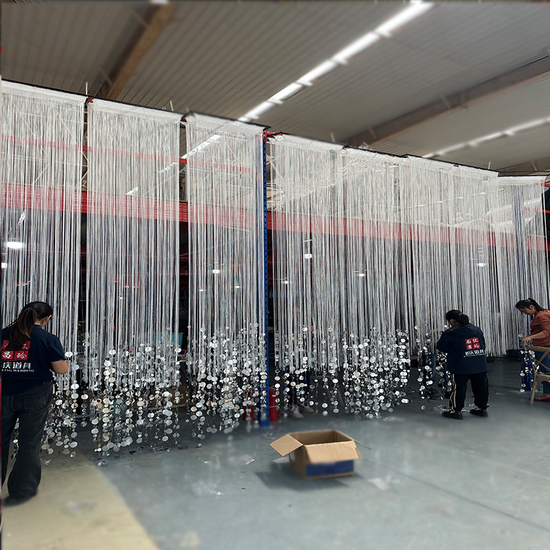 新款婚庆线帘流苏亮片挂件成品吊顶酒店婚礼堂路引灯背景圆片装饰图片