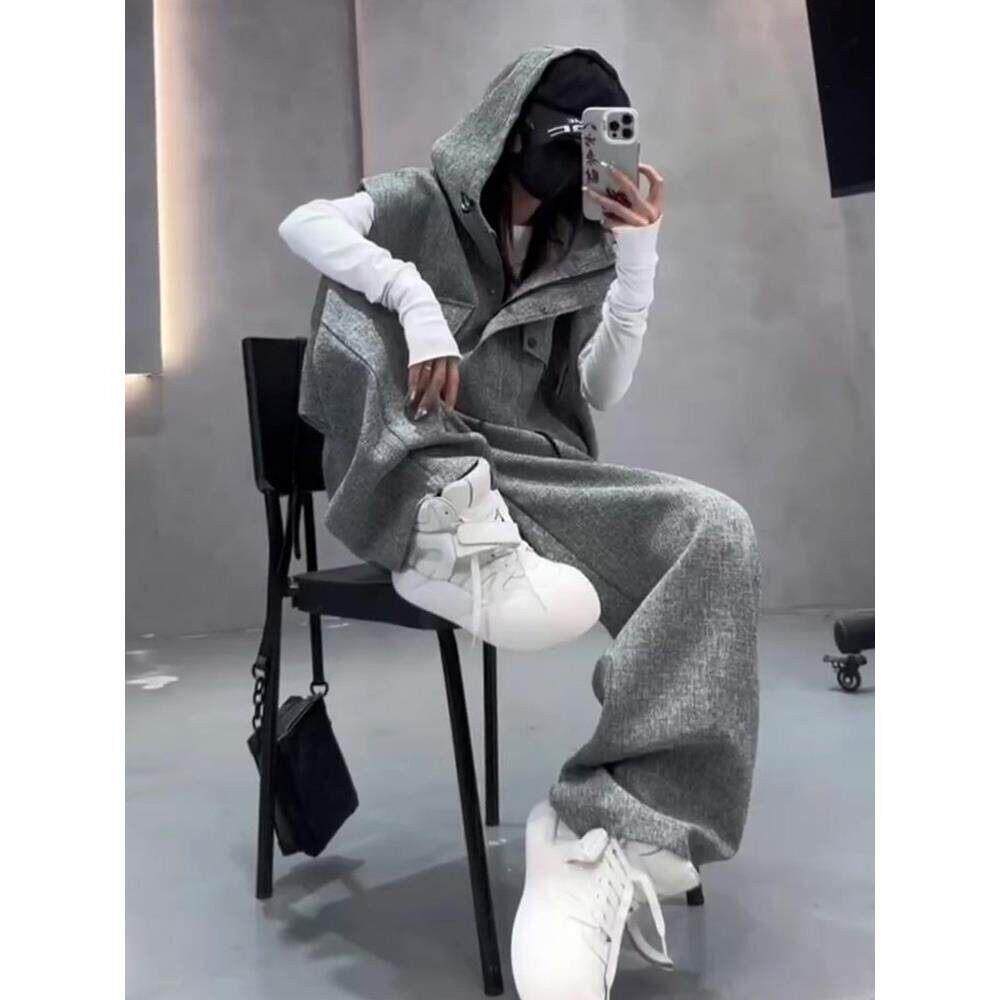 香港时尚休闲运动套装女2026春秋无袖连帽马甲直筒阔腿裤两件套潮