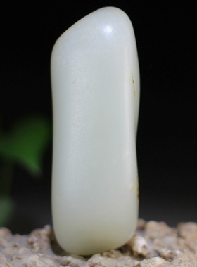 新疆和田玉128.8克天然细腻瘦长型摆玉近羊脂玉白玉籽料原石把件