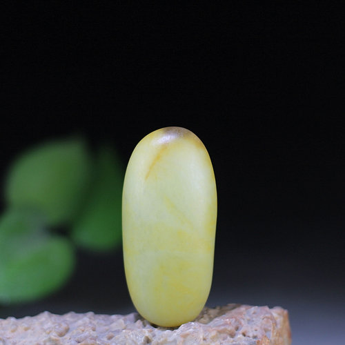 新疆和田玉满撒金皮青白玉挂件吊