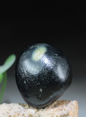 和田玉籽料158.8克天然细腻黑如纯漆墨玉带白肉籽玉原籽毛料玉石