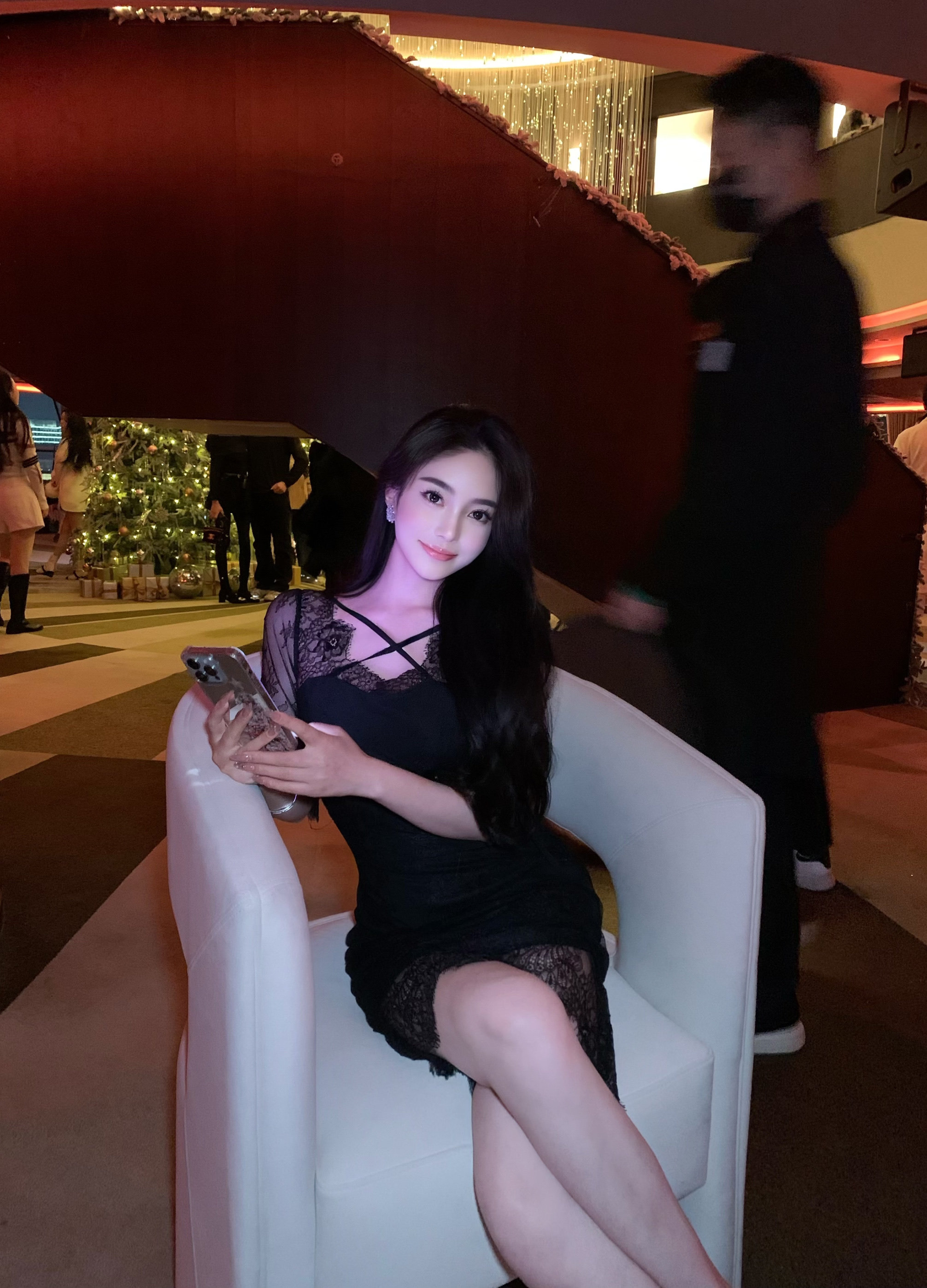 Olivia 黑蕾丝欧尼 皮草伴侣胸口交叉绑带7分袖秋冬内搭连衣裙
